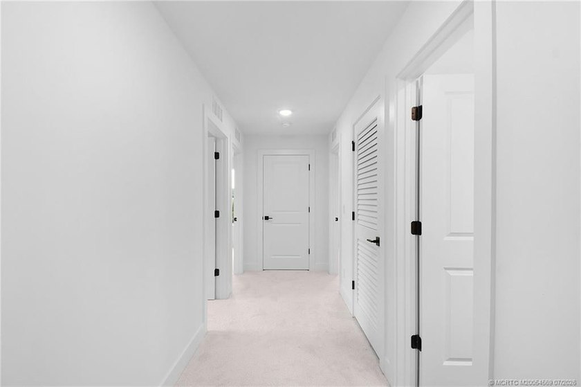 This 5 bedroom 3.5 bathroom home on an oversized lot is move-in - photo 32
