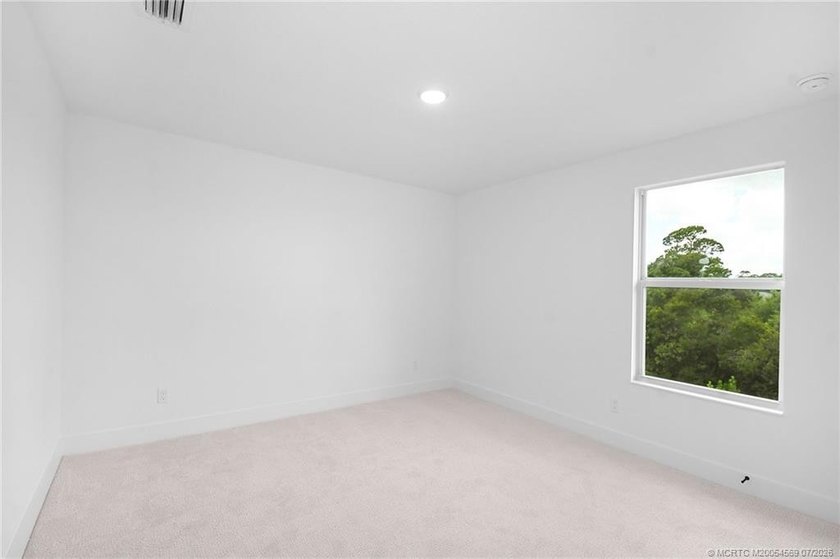 This 5 bedroom 3.5 bathroom home on an oversized lot is move-in - photo 36