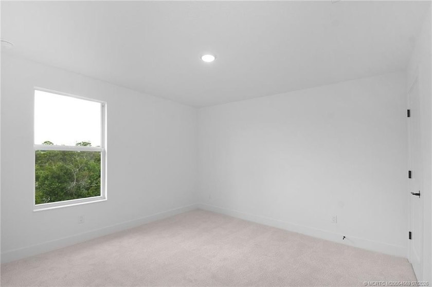 This 5 bedroom 3.5 bathroom home on an oversized lot is move-in - photo 37