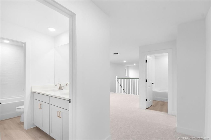 This 5 bedroom 3.5 bathroom home on an oversized lot is move-in - photo 38
