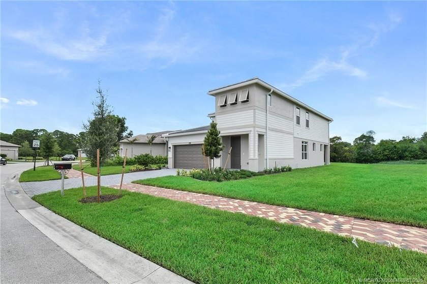 This 5 bedroom 3.5 bathroom home on an oversized lot is move-in - photo 43