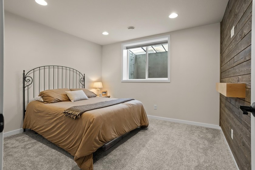 Welcome to this exceptional two-story home, perfectly situated - photo 46