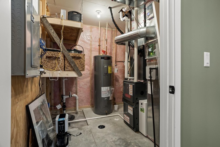 Welcome to this exceptional two-story home, perfectly situated - photo 50