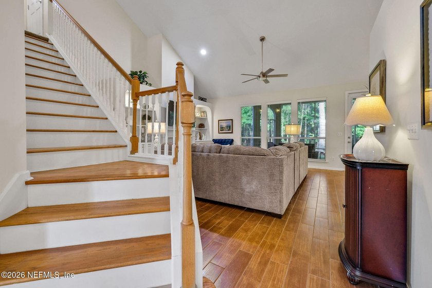 Welcome to this stately Florida home in the secluded community - photo 6