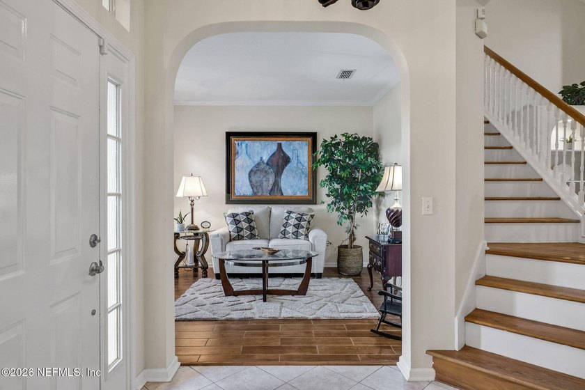 Welcome to this stately Florida home in the secluded community - photo 7