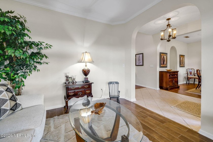 Welcome to this stately Florida home in the secluded community - photo 9