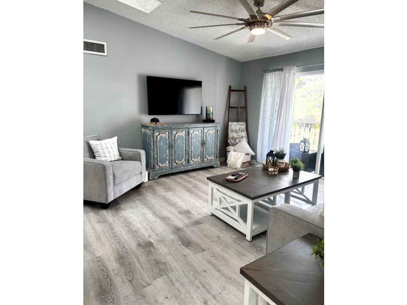 Completely remodeled 2 bedroom, 2 bath condo located on the 3rd - photo 5