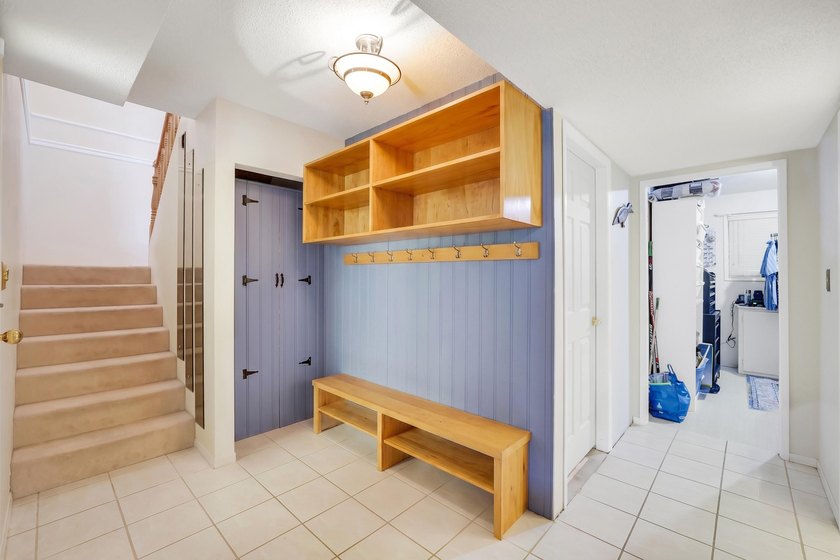 Beautiful corner home in sought-after MOUNTAIN VIEW PLACE! This - photo 6