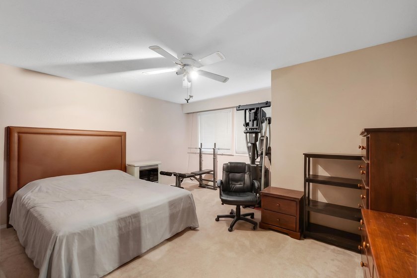 Beautiful corner home in sought-after MOUNTAIN VIEW PLACE! This - photo 8