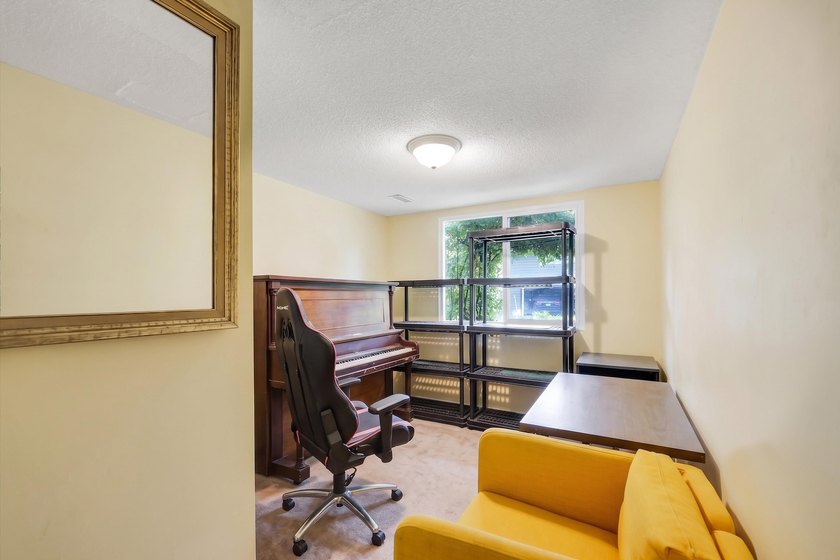 Beautiful corner home in sought-after MOUNTAIN VIEW PLACE! This - photo 9