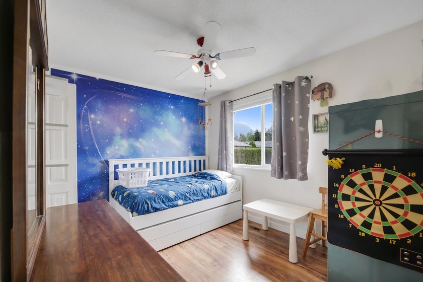 Beautiful corner home in sought-after MOUNTAIN VIEW PLACE! This - photo 10