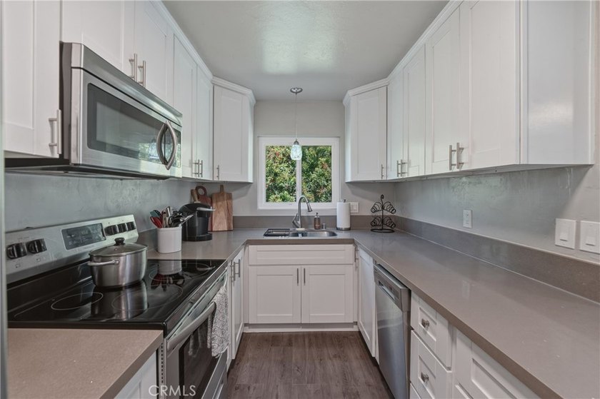 2 bed townhouse in Rancho Penasquitos offering mountain views - photo 9