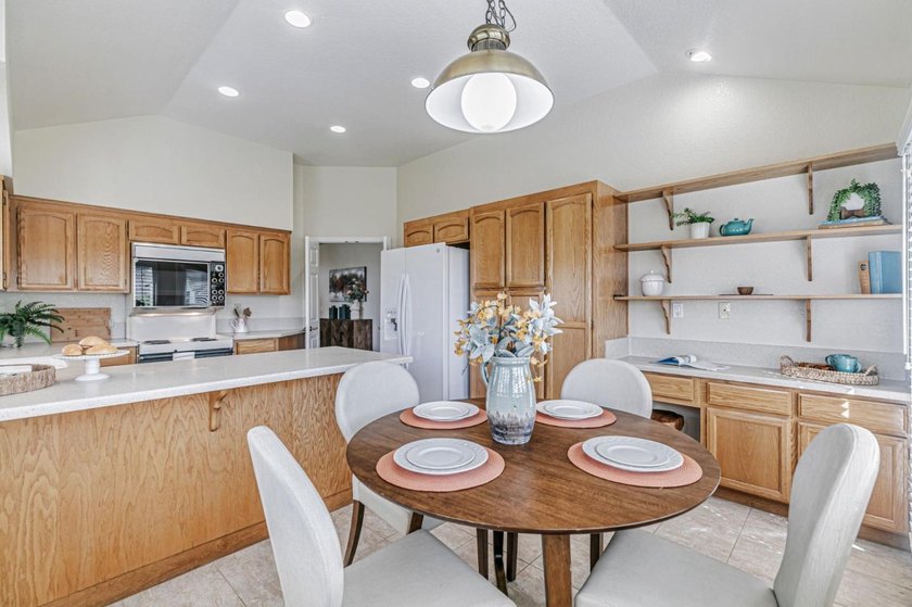 Looking for a spacious home for entertaining or work from home? - photo 23