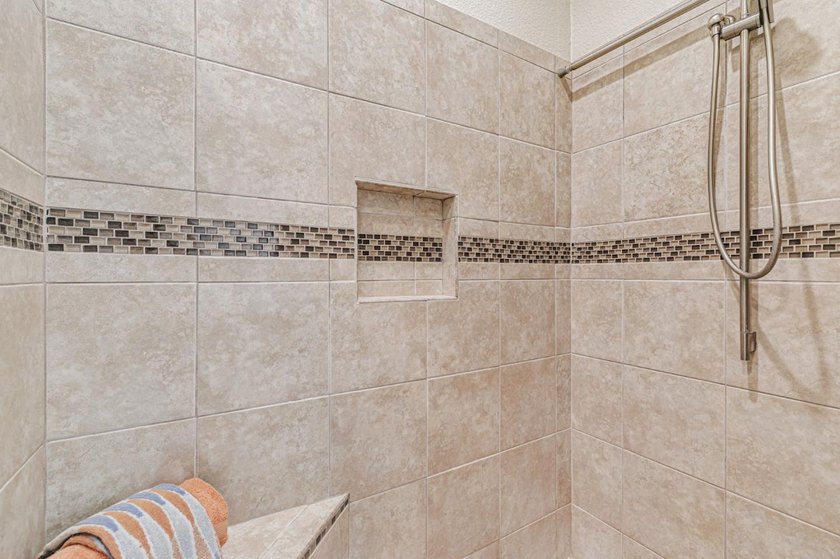 Looking for a spacious home for entertaining or work from home? - photo 27
