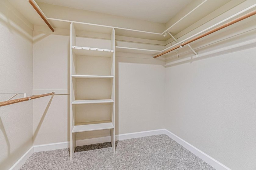 Looking for a spacious home for entertaining or work from home? - photo 28