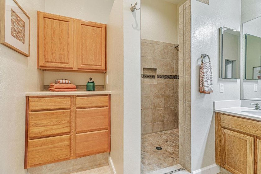 Looking for a spacious home for entertaining or work from home? - photo 30