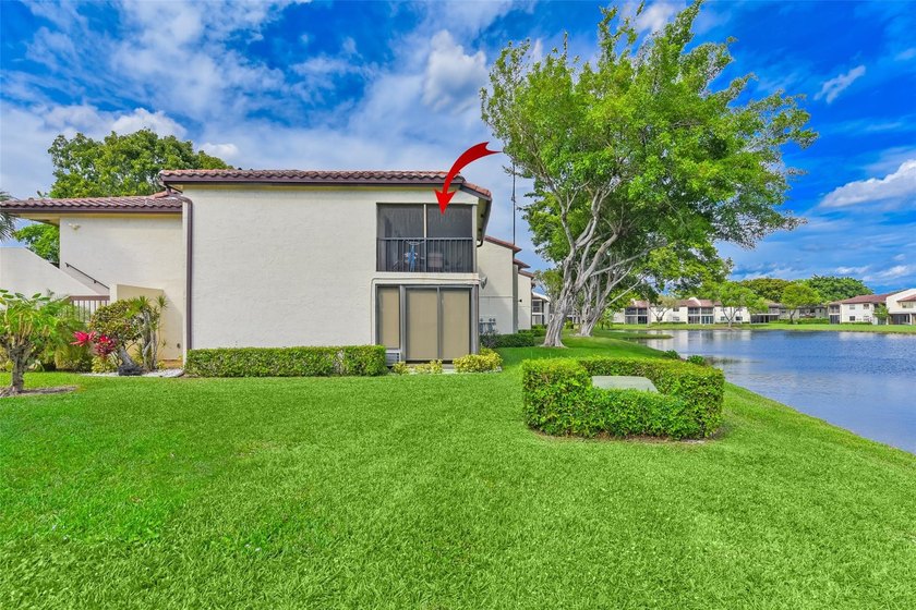 A well maintained, Move in ready, 3 bd, 2 bath unit with a - photo 6