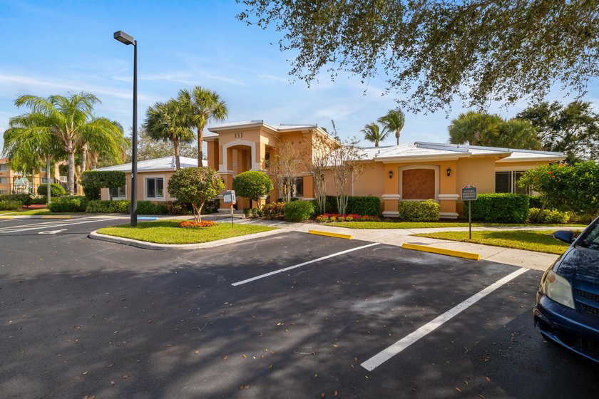 A spacious first floor 3 bedroom 2 bath condo located in a - photo 30