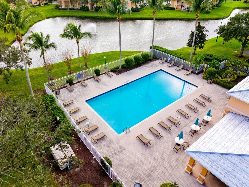 A spacious first floor 3 bedroom 2 bath condo located in a - photo 38