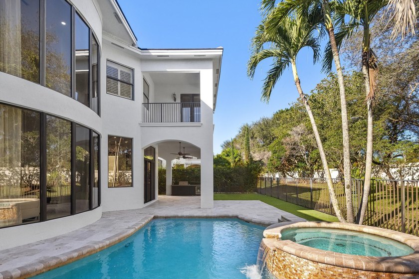 This classic Mediterranean estate in The Oaks has been - photo 15