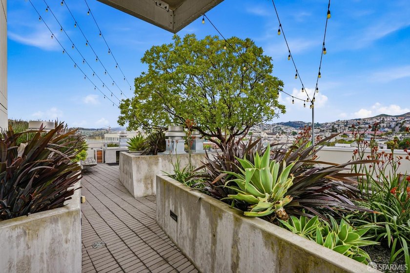 Welcome to Vida! This transparently priced condo, located in the - photo 18