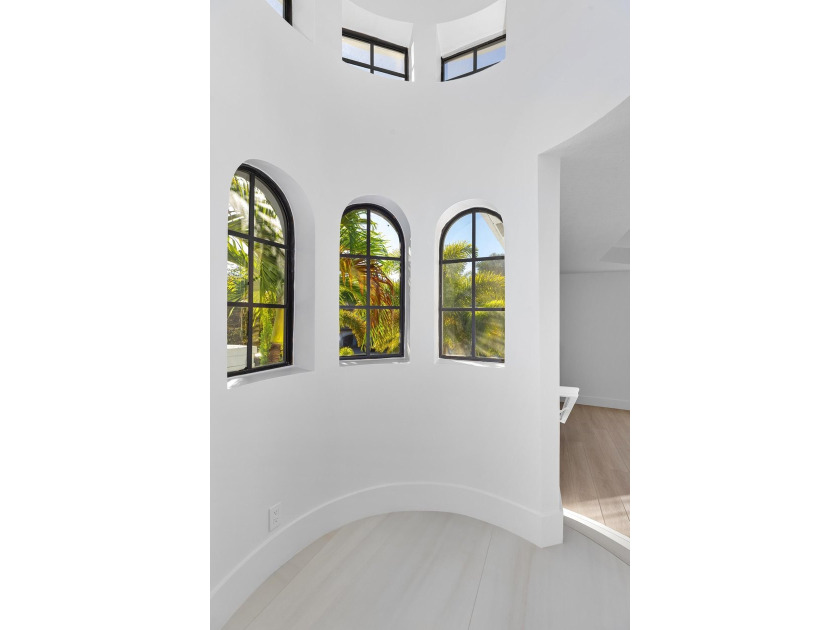 This classic Mediterranean estate in The Oaks has been - photo 30