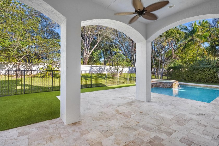 This classic Mediterranean estate in The Oaks has been - photo 33