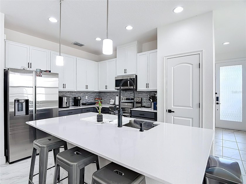 Under contract-accepting backup offers. Short Sale. SHORT - photo 8