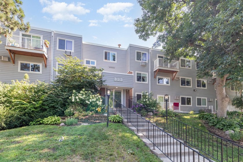 Fantastic location with great amenities! Situated in - photo 2