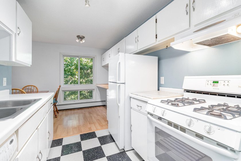Fantastic location with great amenities! Situated in - photo 3
