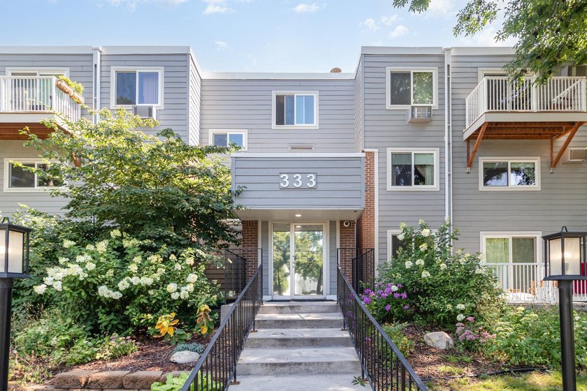 Fantastic location with great amenities! Situated in - photo 5