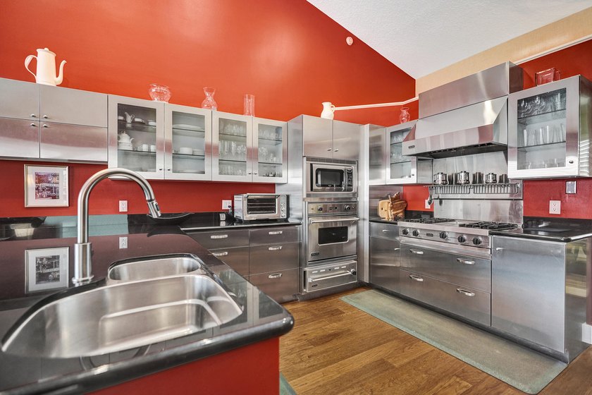 Move right into this beautifully updated 4-bedroom, 3.5-bath - photo 10