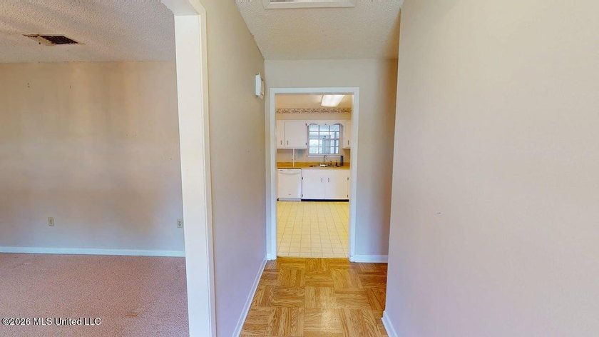 NEW TO THE MARKET! This fantastic home in coveted Pecan Park - photo 3