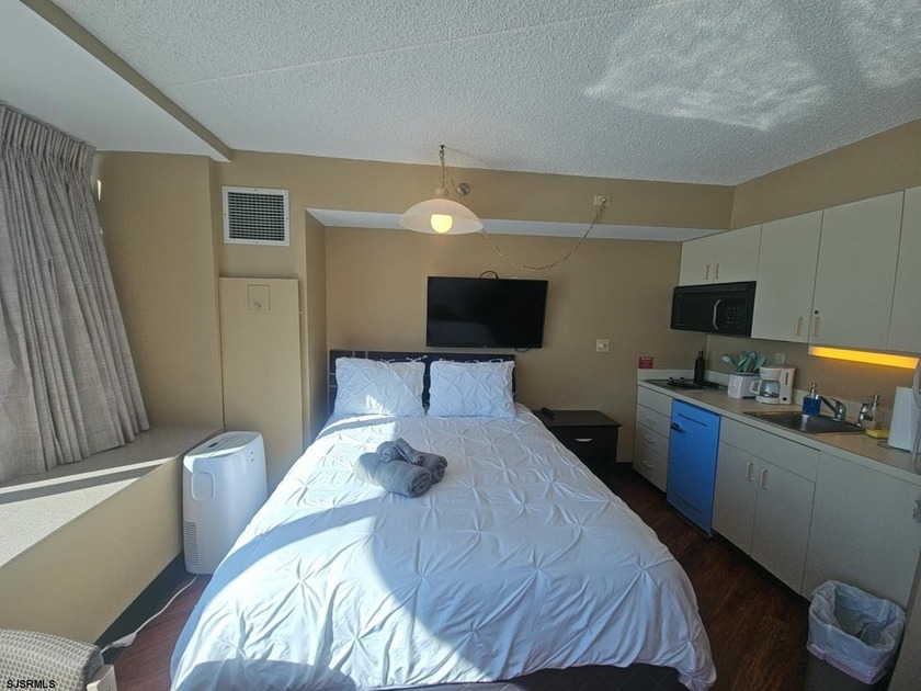 Turnkey, -approved Boardwalk studio featuring an amazing ocean - photo 12
