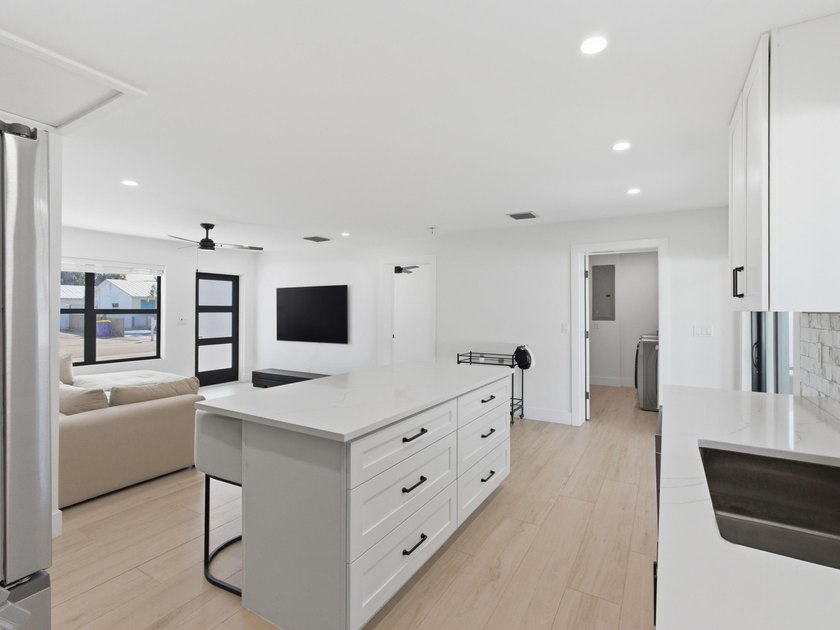 Fully remodeled in 2023, this Jupiter home feels like new - photo 13