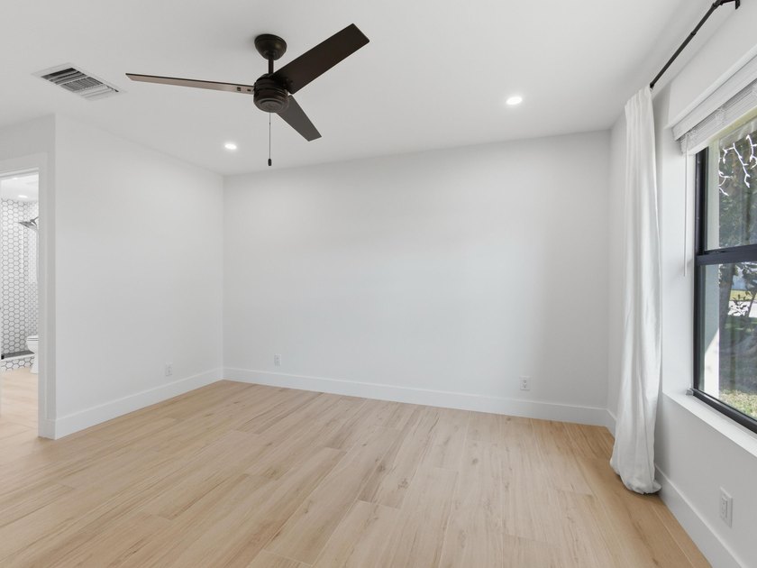 Fully remodeled in 2023, this Jupiter home feels like new - photo 16