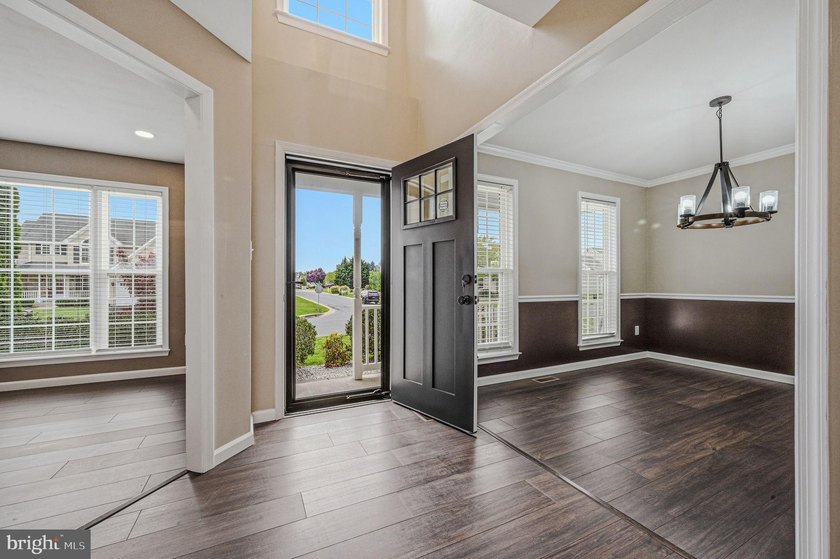 One Owner, 4 Bedroom, 2..5 Bath, 2 story home with over 2200 sq - photo 3