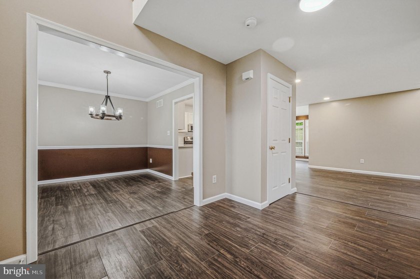 One Owner, 4 Bedroom, 2..5 Bath, 2 story home with over 2200 sq - photo 5