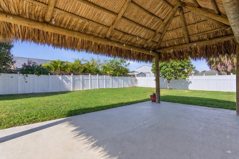 Fully remodeled in 2023, this Jupiter home feels like new - photo 29