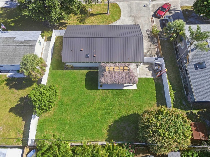 Fully remodeled in 2023, this Jupiter home feels like new - photo 30