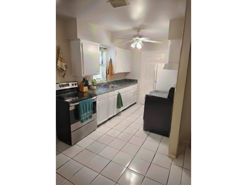 Excellent investment opportunity in Deerfield Beach. This homes - photo 3