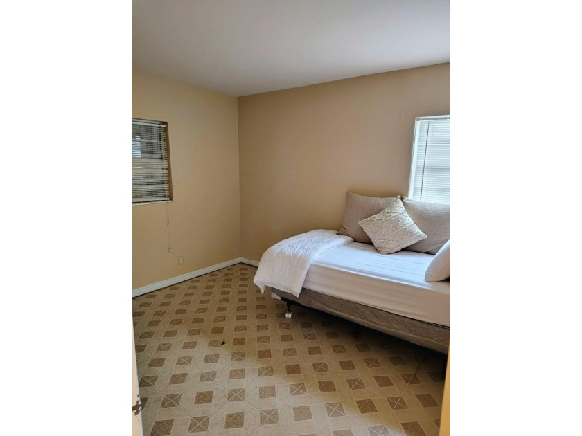 Excellent investment opportunity in Deerfield Beach. This homes - photo 10