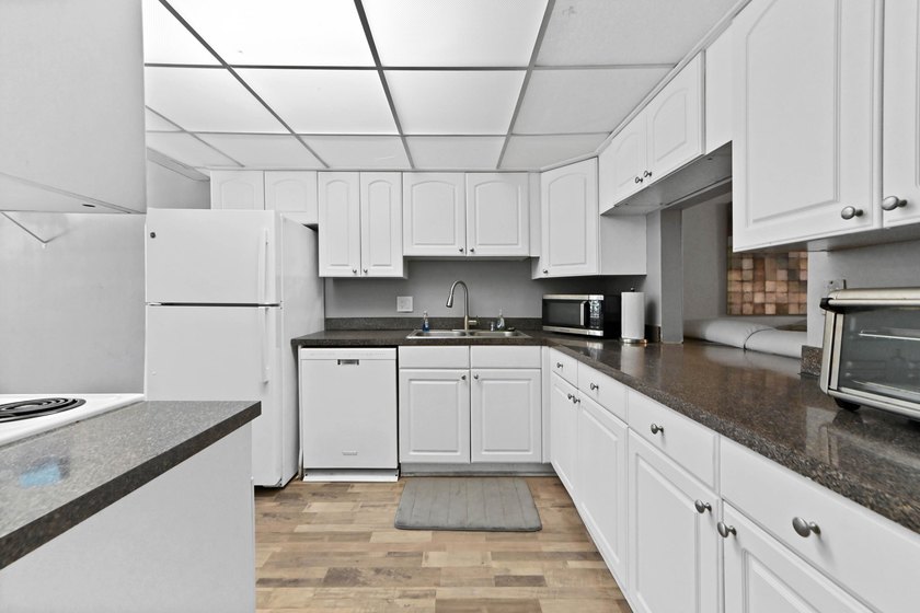 Discover this charming 2-bedroom, 2-bathroom ground floor - photo 6