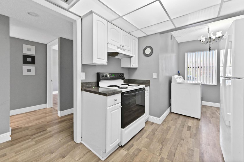 Discover this charming 2-bedroom, 2-bathroom ground floor - photo 7