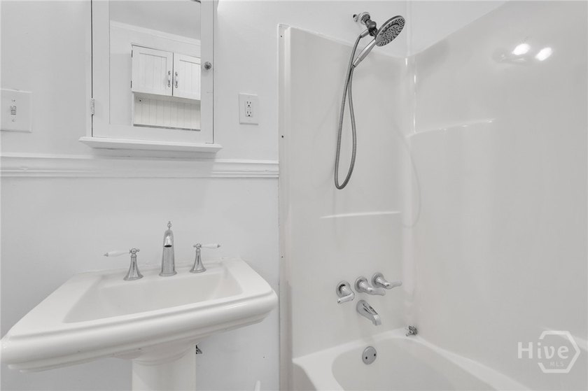 627 W 48th St - photo 21