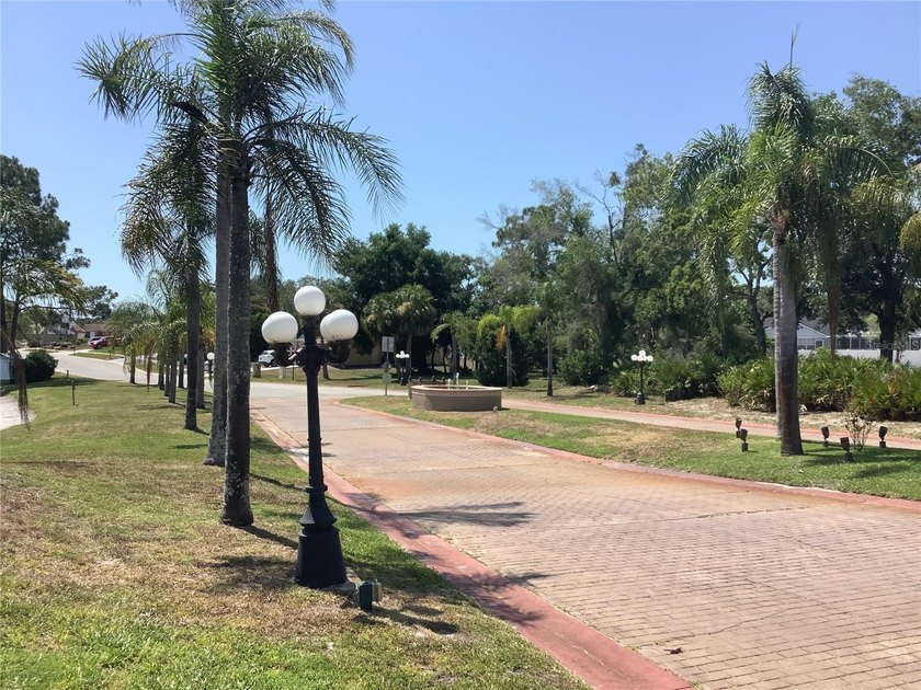 Beautiful buildable VACANT RESIDENTIAL Lot in great established - photo 5