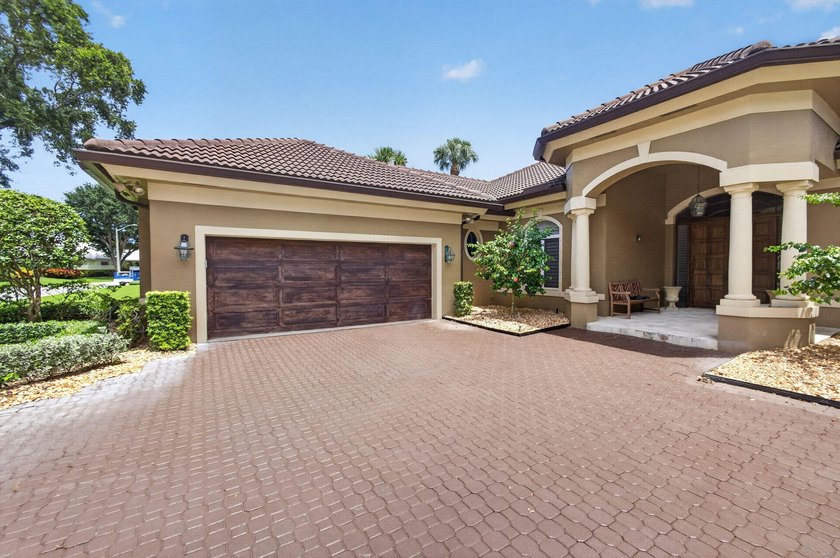 Exceptional estate pool home privately nestled along the 5th - photo 6