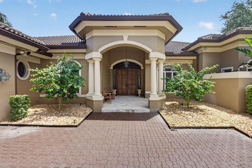 Exceptional estate pool home privately nestled along the 5th - photo 7