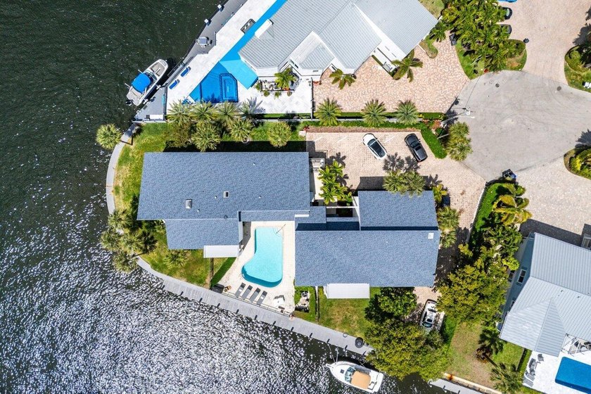 Your Waterfront Dream is finally attainable... This spacious - photo 5