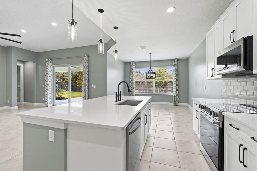 Welcome to this exceptional 2022 custom-built 4-bedroom, 3-bath - photo 9